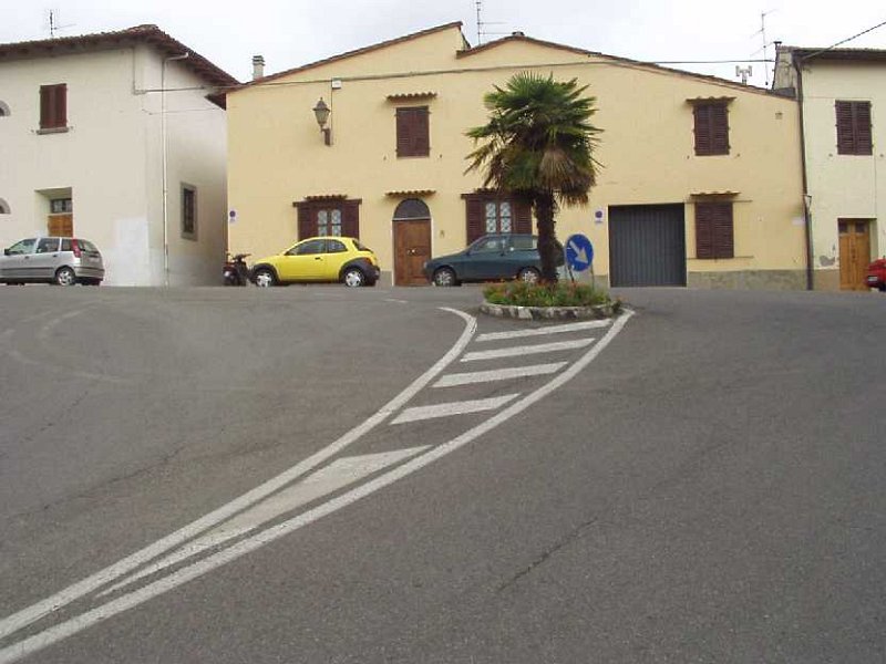 A4 Piazza S.Martino.JPG - SAN MARTINO ALLA PALMA - SALITA VERSO MONTE ROVETA